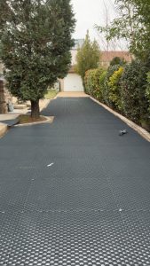 Préparation d’une allée de garage avec dalles alvéolées en Essonne